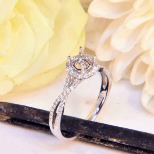 White Gold Diamond Engagement Ring Semi-Mount with Diamond Halo