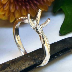 White Gold Diamond Engagement Ring Semi-Mount with Diamond Melee