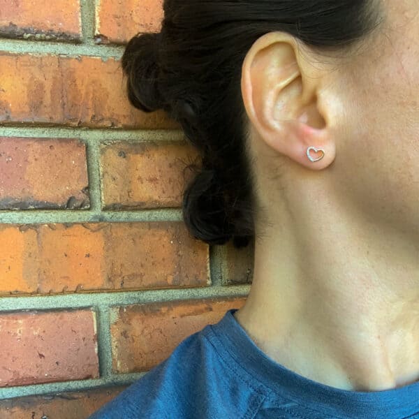 14K YG Heart and Diam Stud Ear+ .07 CTTW Diam