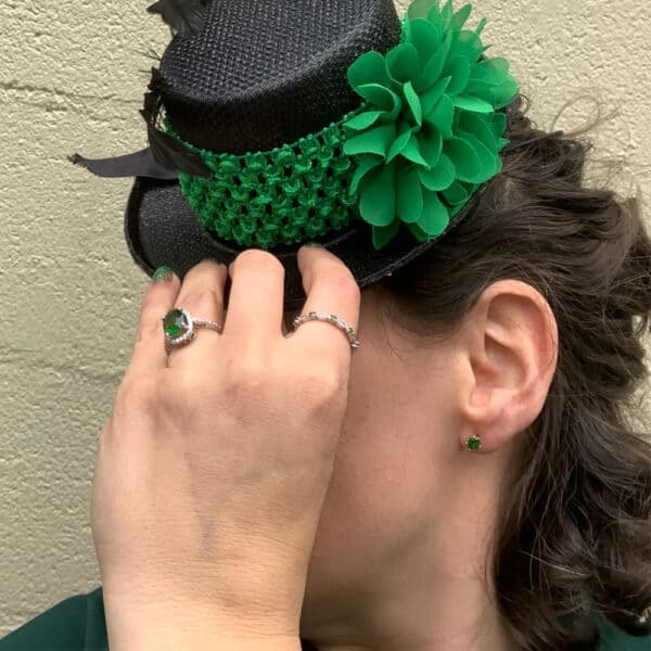 14K YG 1.25cttw Oval Tsavorite Stud Ear